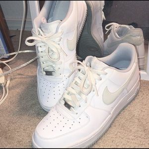 NIKE AIR FORCE 1s